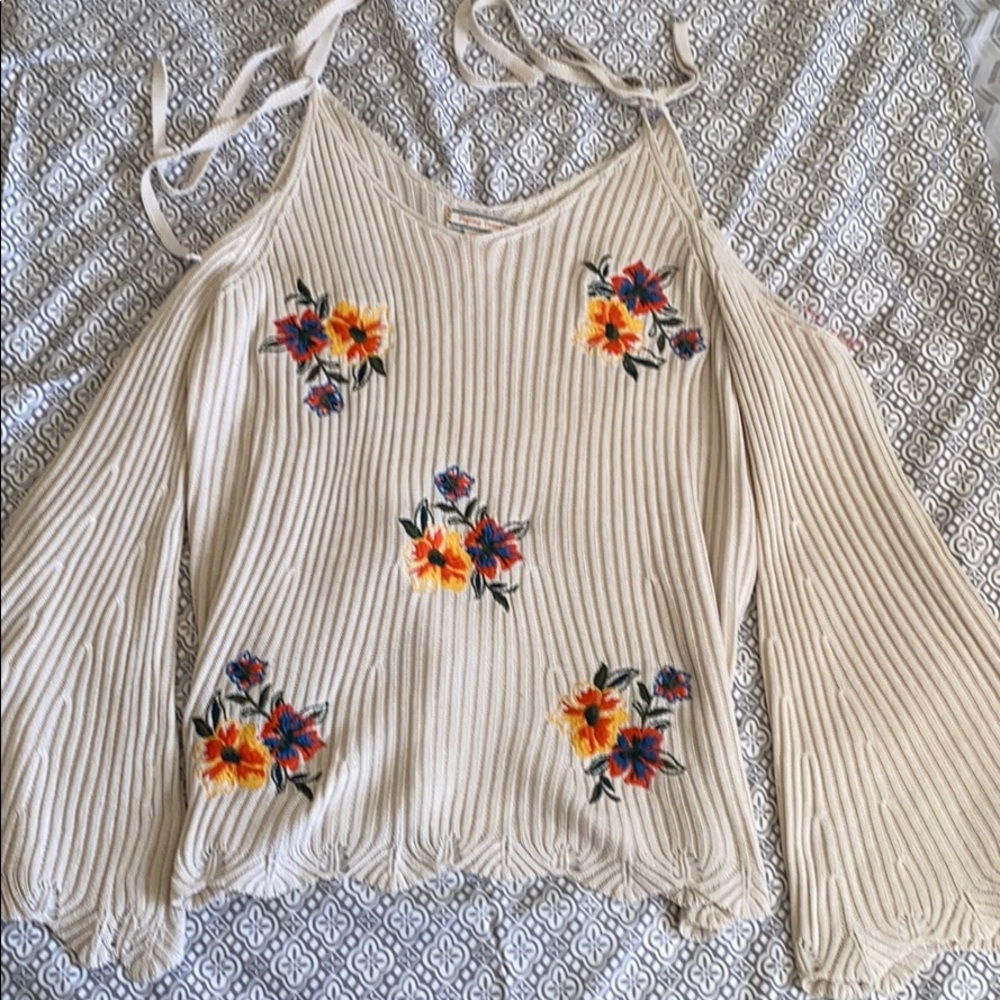 NWOT Top with floral embroidery & Bell sleeves